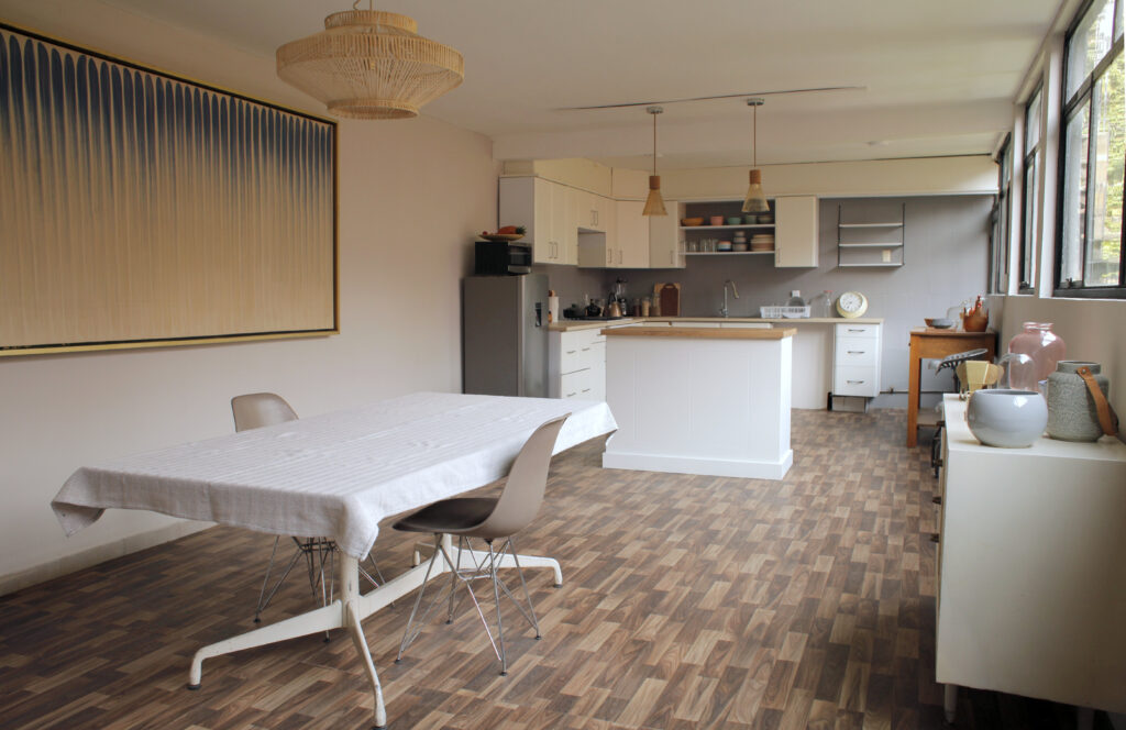 Kitching / dining room with warm, modern decor